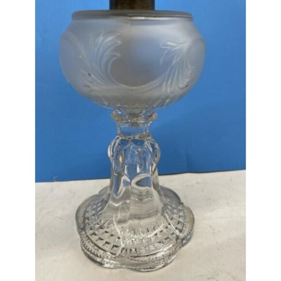 1890s ORIGINAL TEARDROP WITH EYEWINKER FROSTED PLUME FONT GLASS OIL LAMP - Picture 4 of 5